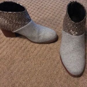 Toms ankle boots size 8.5